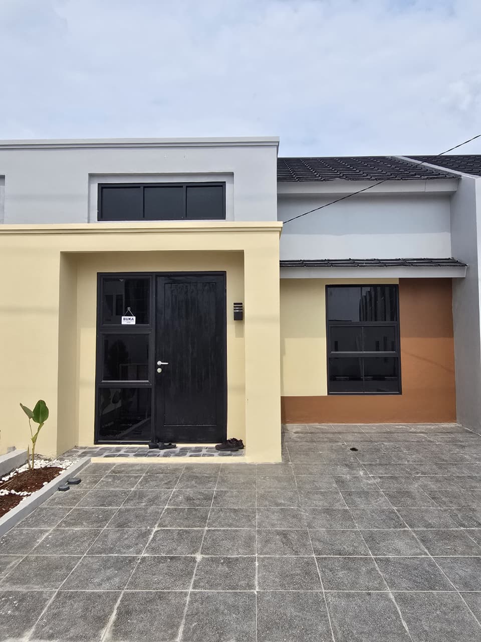 Fasad rumah Mirabella Nusantara